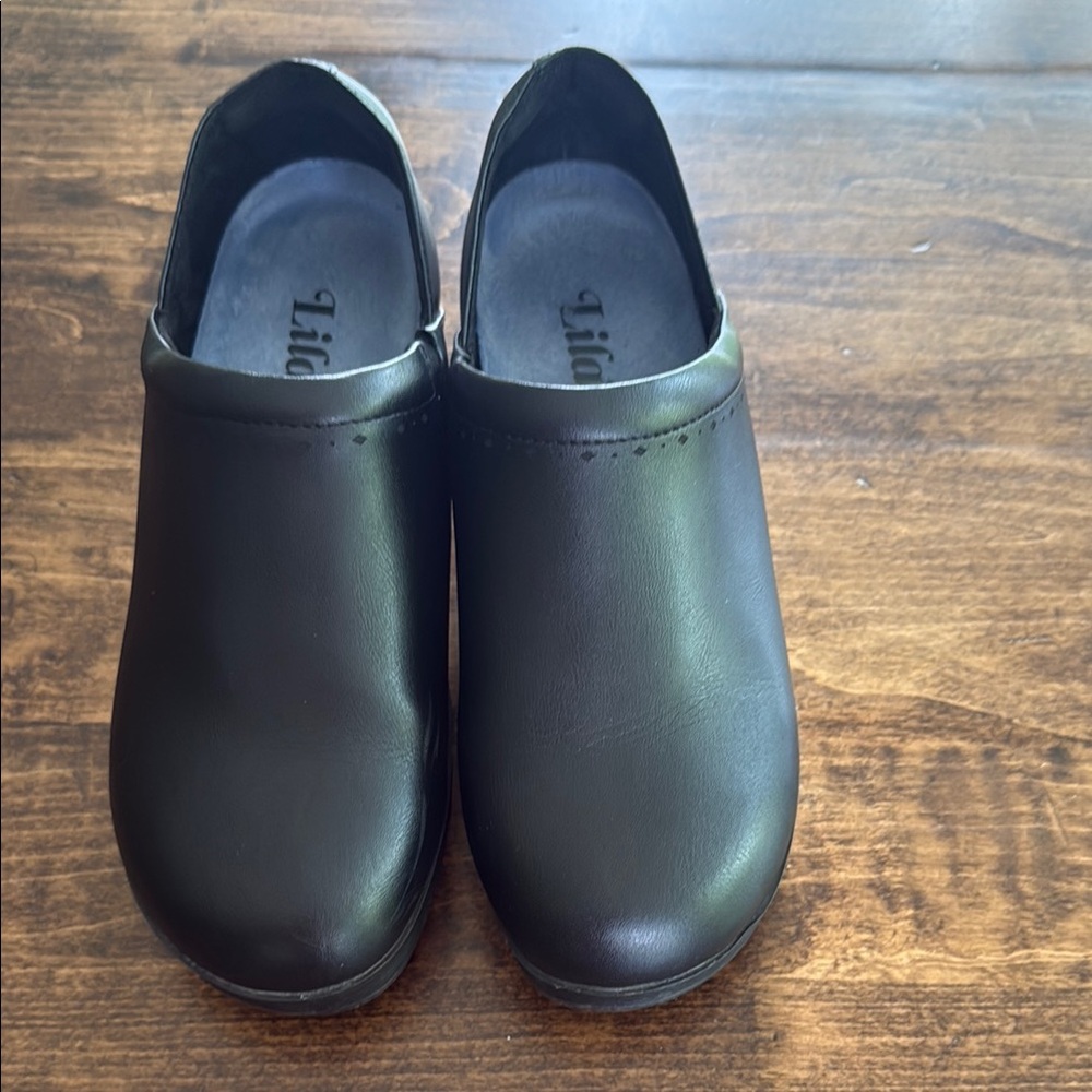 Lila by Shoes for Crews Black Leather Wedge Work Clogs Size 8.5